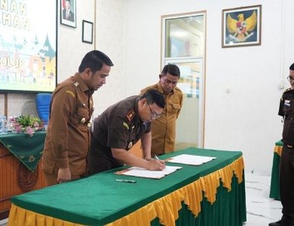 Bupati Solok Jon Firman Pandu Hadiri Penandatanganan Nota Kesepahaman Pidana Kerja Sosial Bersama Kejari Solok